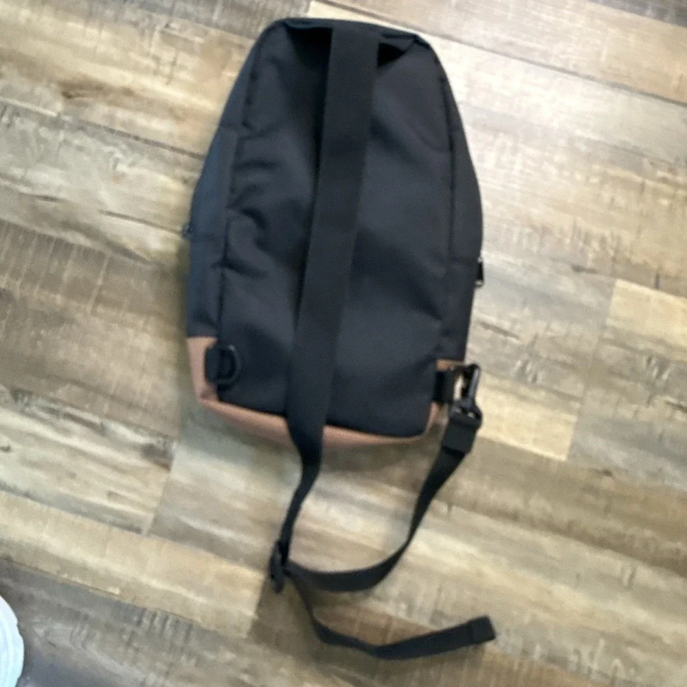 Herschel Supply Co. Heritage Shoulder Bag (8L) Black/ Saddle Brown